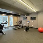 Condo Moderne, Centre-Ville Piscine, Terrasse, Gym